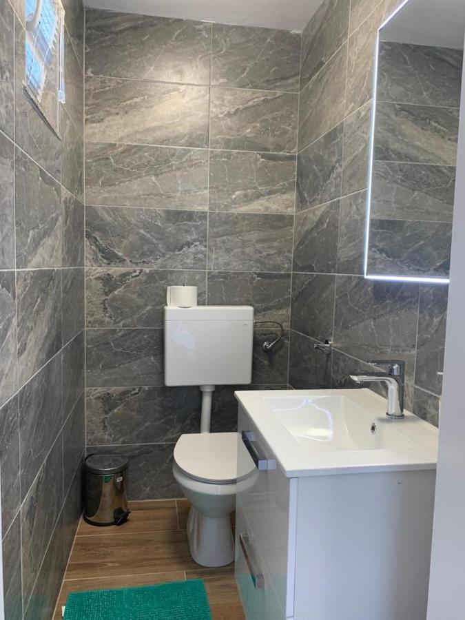 Apartmani Albatros Perusic Εξωτερικό φωτογραφία