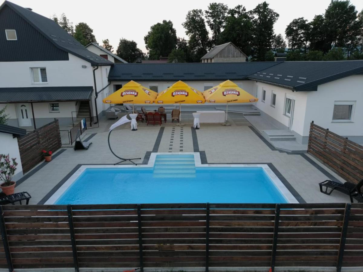 Apartmani Albatros Perusic Εξωτερικό φωτογραφία