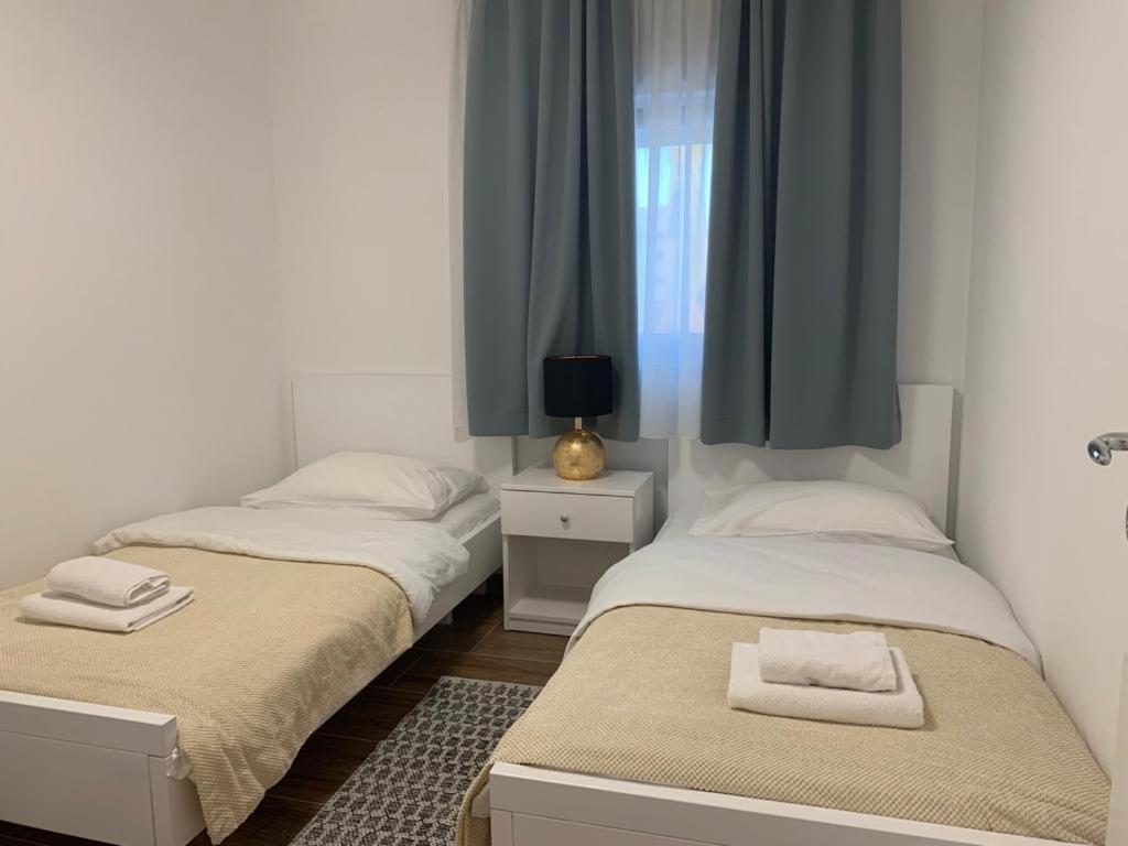 Apartmani Albatros Perusic Εξωτερικό φωτογραφία