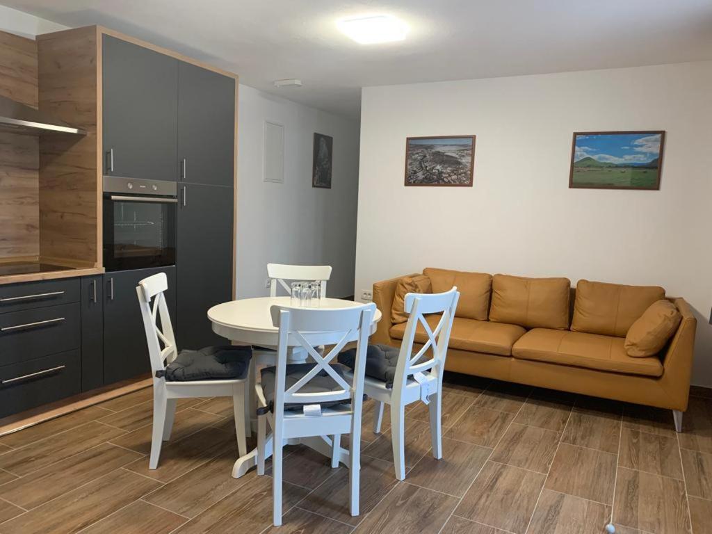 Apartmani Albatros Perusic Εξωτερικό φωτογραφία