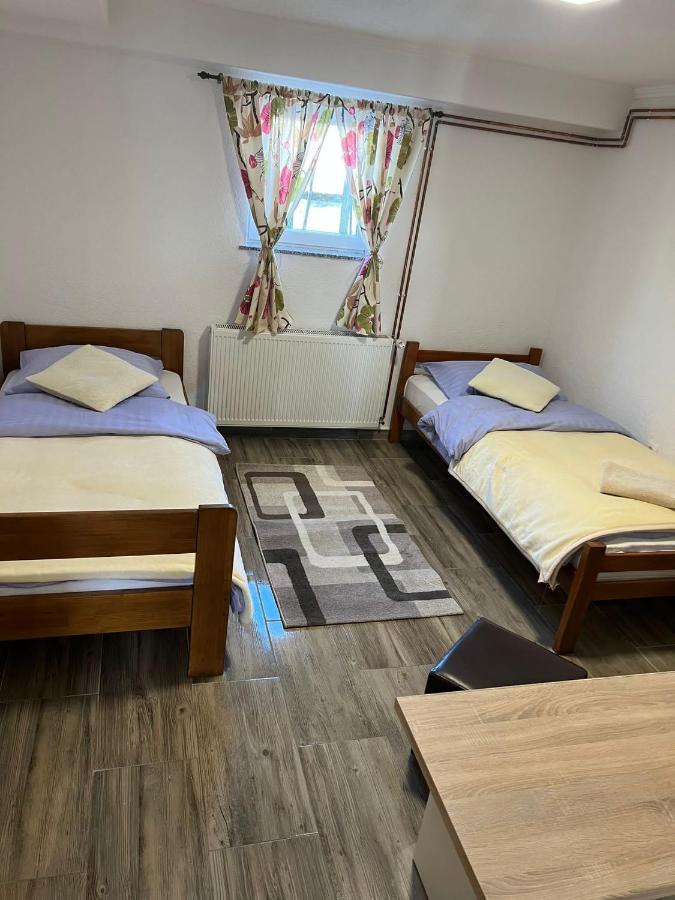 Apartmani Albatros Perusic Εξωτερικό φωτογραφία