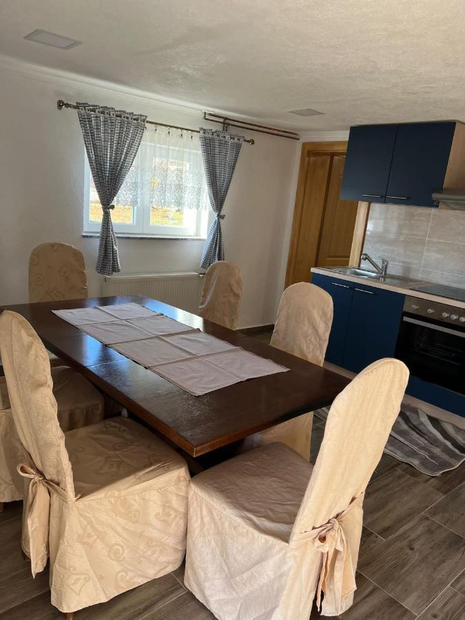 Apartmani Albatros Perusic Εξωτερικό φωτογραφία