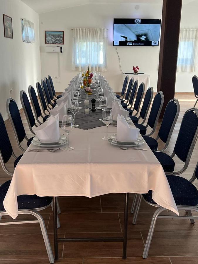 Apartmani Albatros Perusic Εξωτερικό φωτογραφία