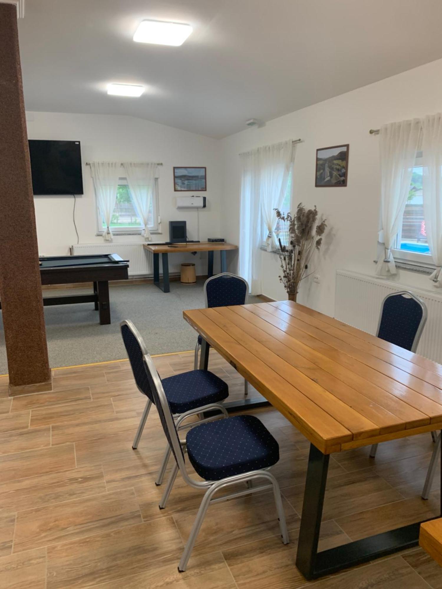 Apartmani Albatros Perusic Εξωτερικό φωτογραφία